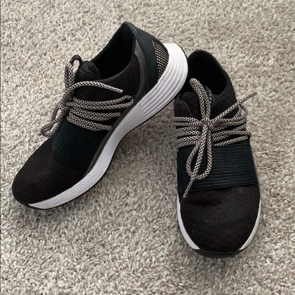 Under ArmourTennis Shoes